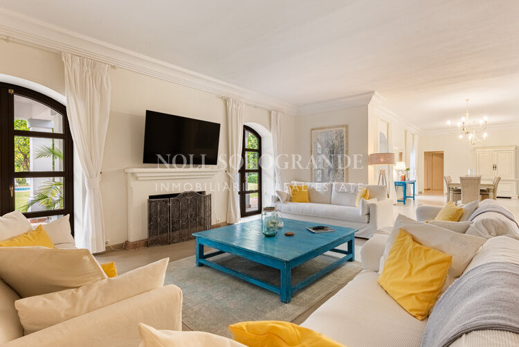 Elegante Villa mit 5 Schlafzimmern zur Langzeitmiete in Kings and Queens, Sotogrande Costa