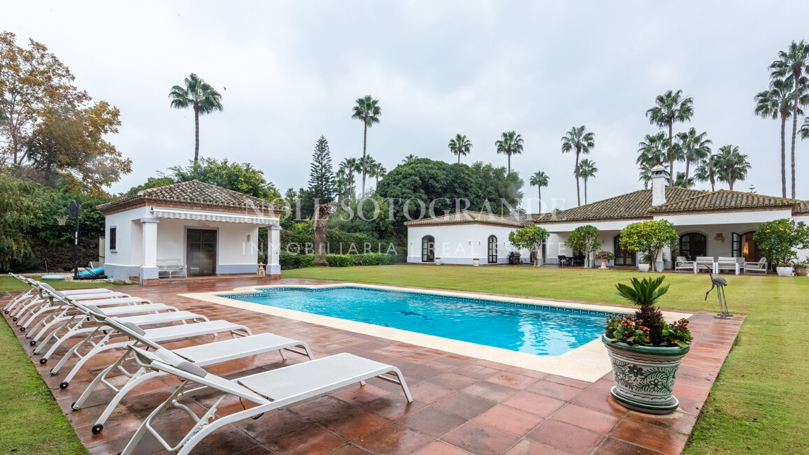 Elegante Villa mit 5 Schlafzimmern zur Langzeitmiete in Kings and Queens, Sotogrande Costa