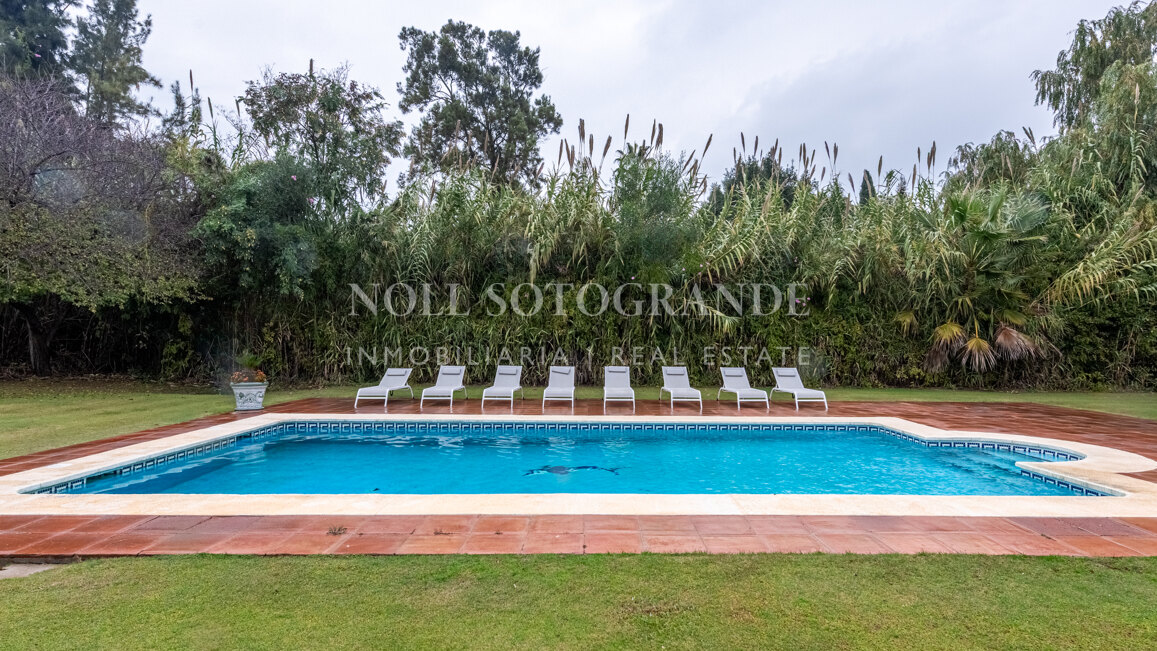 Elegante Villa mit 5 Schlafzimmern zur Langzeitmiete in Kings and Queens, Sotogrande Costa