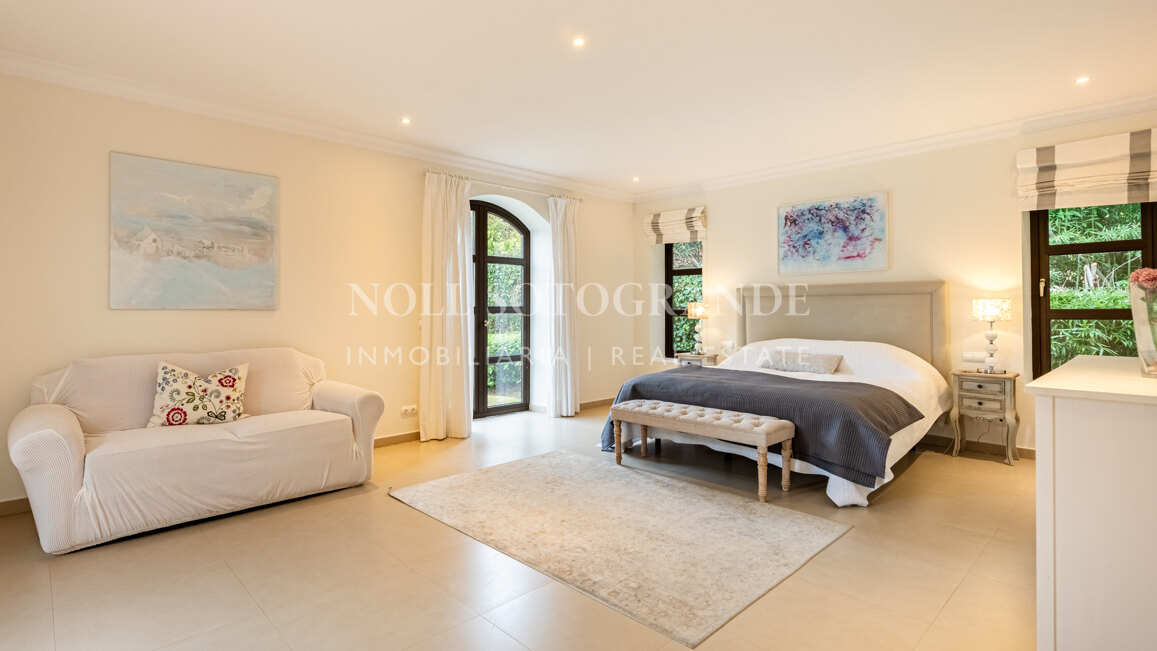 Elegante Villa mit 5 Schlafzimmern zur Langzeitmiete in Kings and Queens, Sotogrande Costa