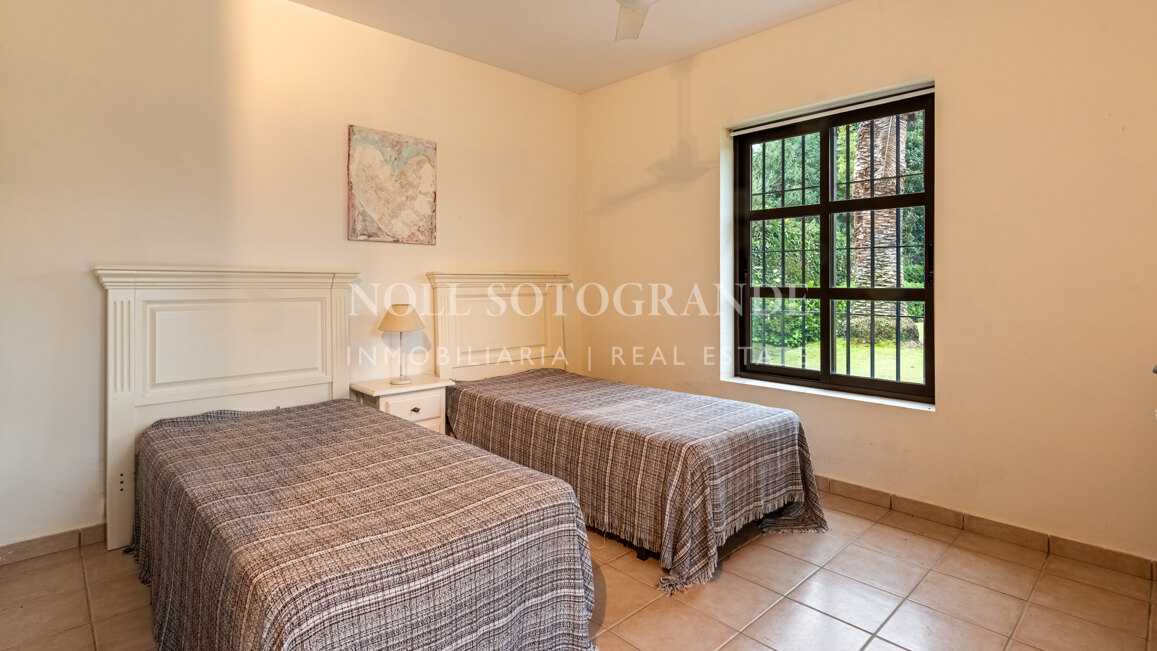 Elegante Villa mit 5 Schlafzimmern zur Langzeitmiete in Kings and Queens, Sotogrande Costa