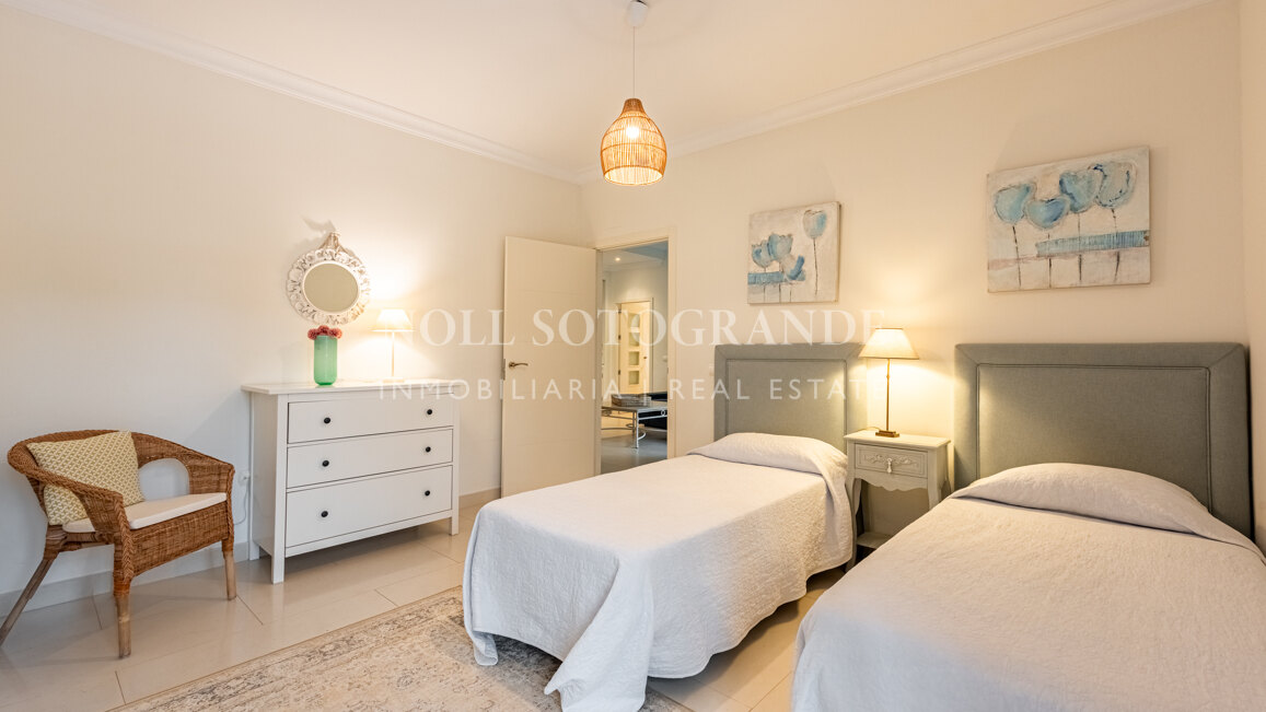 Elegante Villa mit 5 Schlafzimmern zur Langzeitmiete in Kings and Queens, Sotogrande Costa