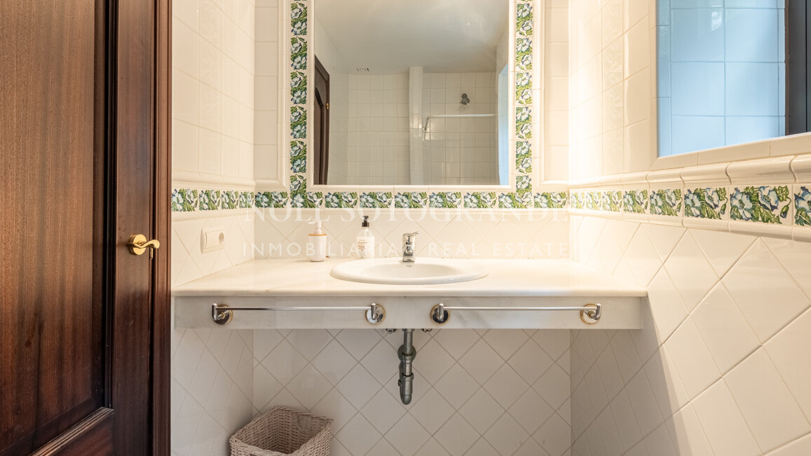 Elegante Villa mit 5 Schlafzimmern zur Langzeitmiete in Kings and Queens, Sotogrande Costa