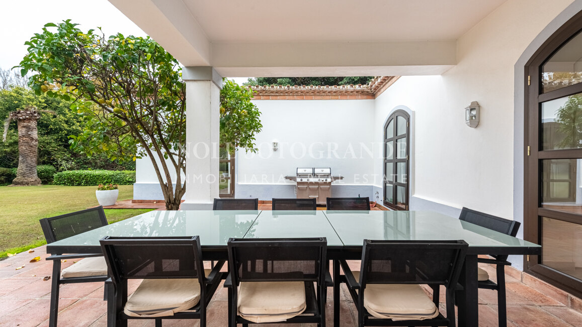 Elegante Villa mit 5 Schlafzimmern zur Langzeitmiete in Kings and Queens, Sotogrande Costa