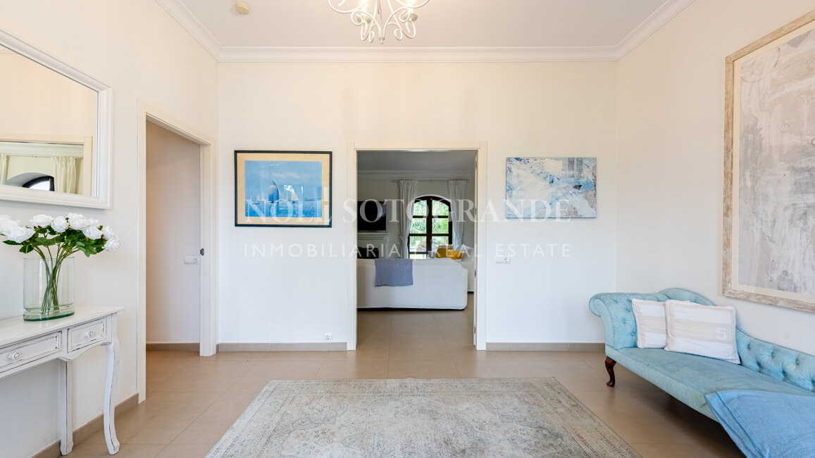 Elegante Villa mit 5 Schlafzimmern zur Langzeitmiete in Kings and Queens, Sotogrande Costa