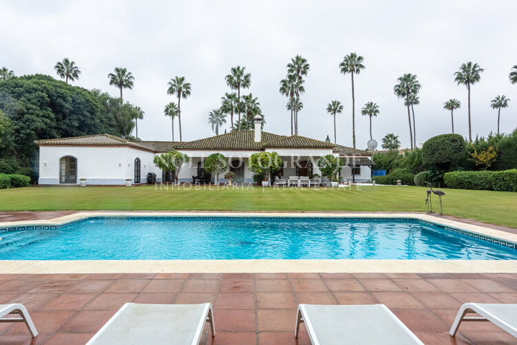 Elegante Villa mit 5 Schlafzimmern zur Langzeitmiete in Kings and Queens, Sotogrande Costa