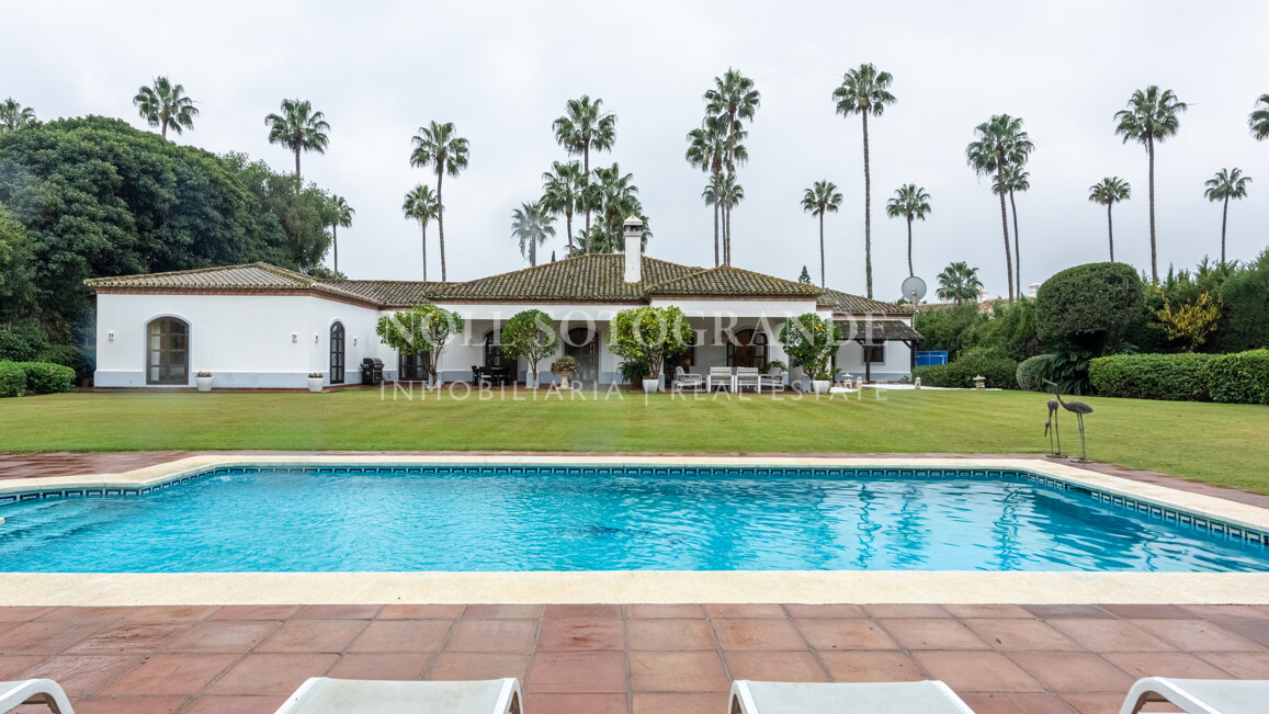 Elegante Villa mit 5 Schlafzimmern zur Langzeitmiete in Kings and Queens, Sotogrande Costa