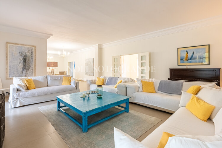 Elegante Villa mit 5 Schlafzimmern zur Langzeitmiete in Kings and Queens, Sotogrande Costa
