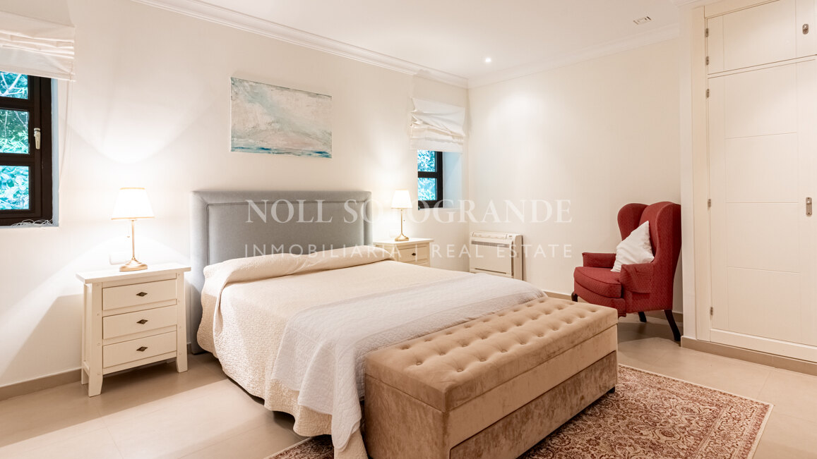 Elegante Villa mit 5 Schlafzimmern zur Langzeitmiete in Kings and Queens, Sotogrande Costa