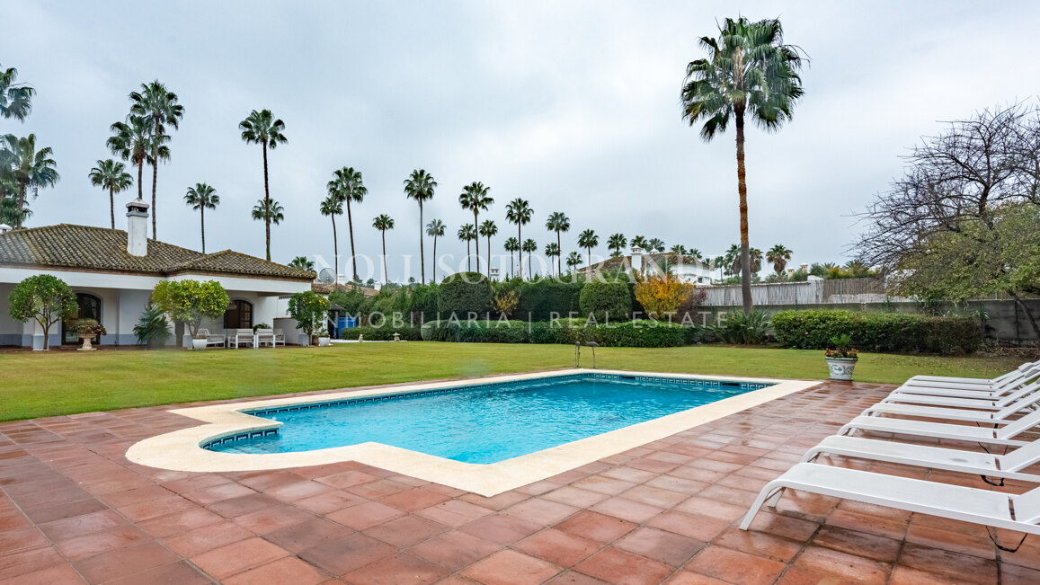 Elegante Villa mit 5 Schlafzimmern zur Langzeitmiete in Kings and Queens, Sotogrande Costa