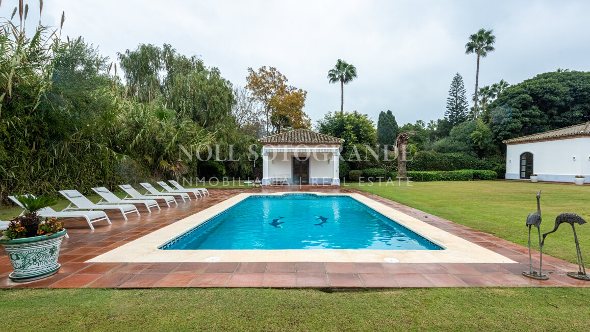 Elegante Villa mit 5 Schlafzimmern zur Langzeitmiete in Kings and Queens, Sotogrande Costa