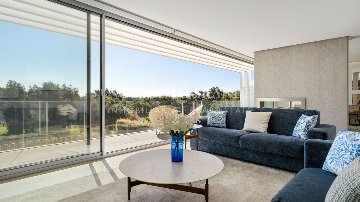 Frontline golf semi-detached villa with sea views for sale in La Reserva Sotogrande