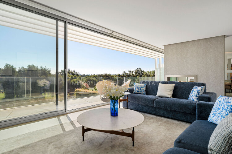 Frontline golf semi-detached villa with sea views for sale in La Reserva Sotogrande