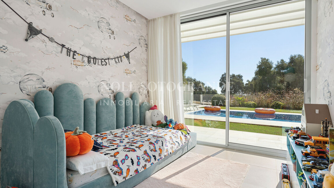 Frontline golf semi-detached villa with sea views for sale in La Reserva Sotogrande