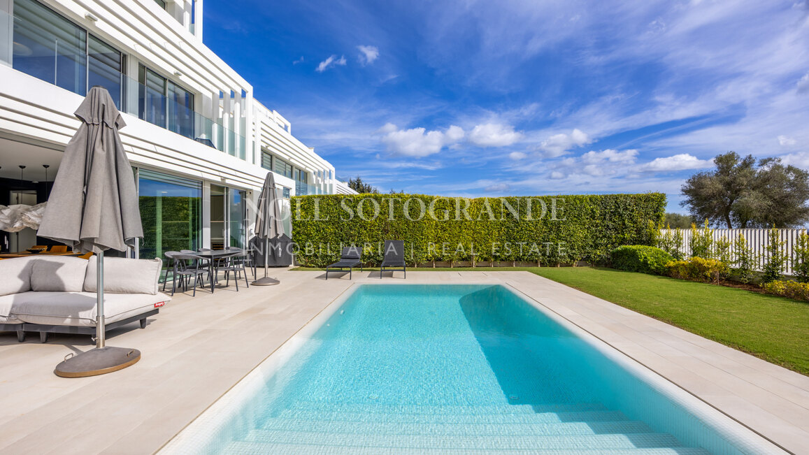 Front line golf property -semi-detached villa for sale