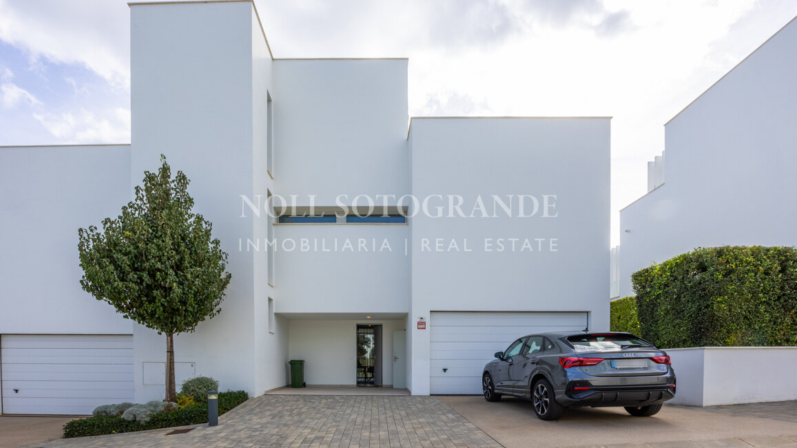 Front line golf property -semi-detached villa for sale