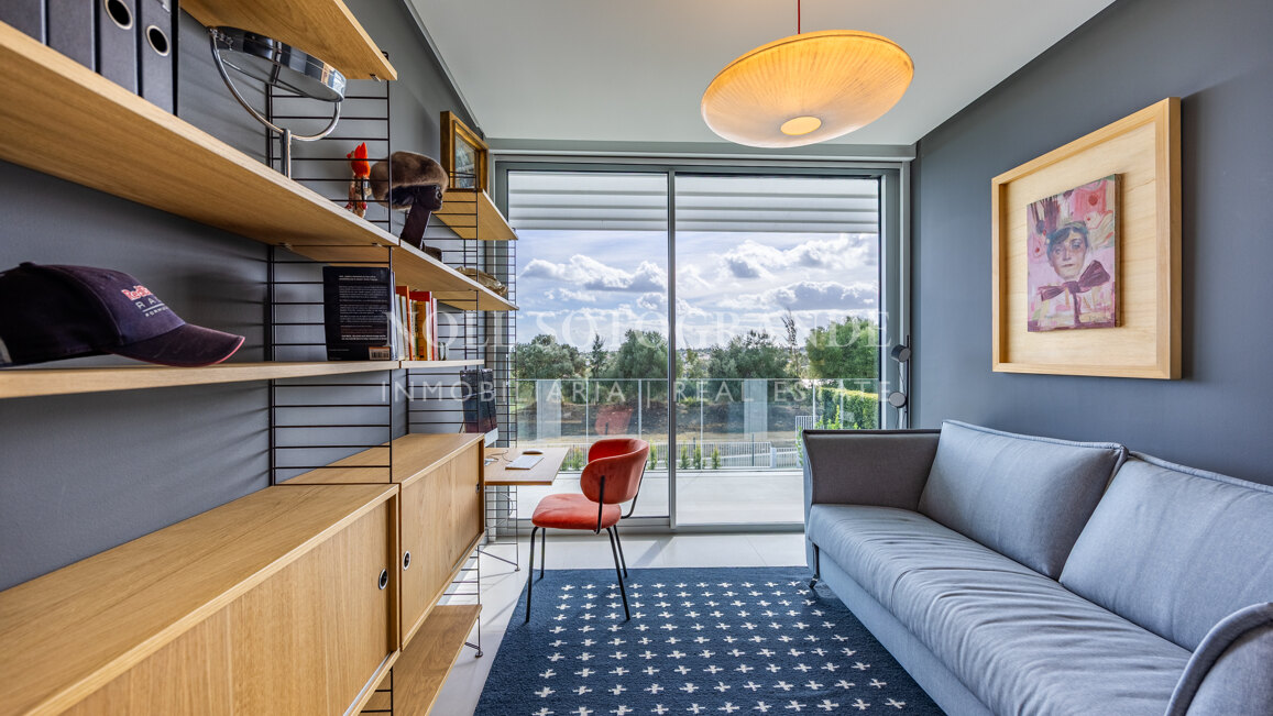 Front line golf property -semi-detached villa for sale