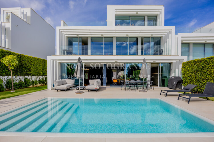 Front line golf property -semi-detached villa for sale