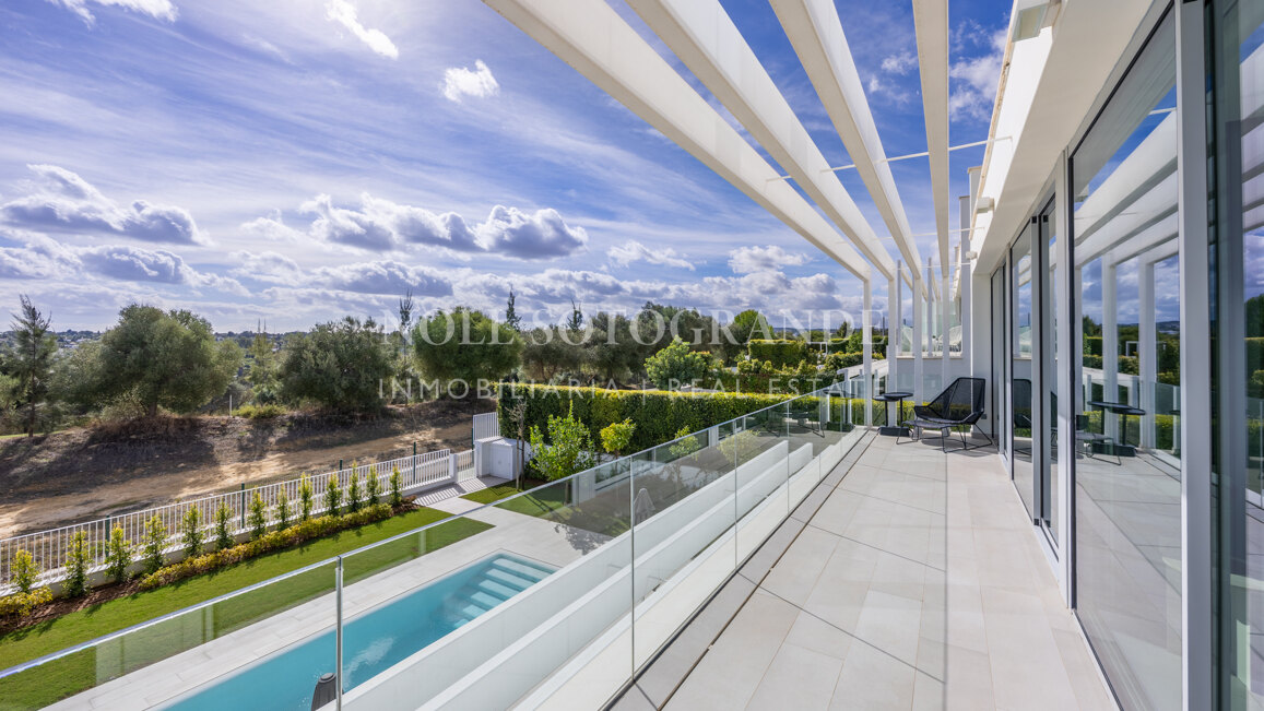 Front line golf property -semi-detached villa for sale