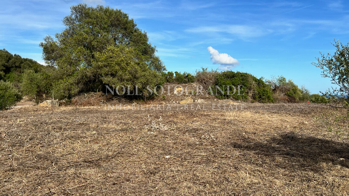 Building plot with sea views available for sale in La Reserva