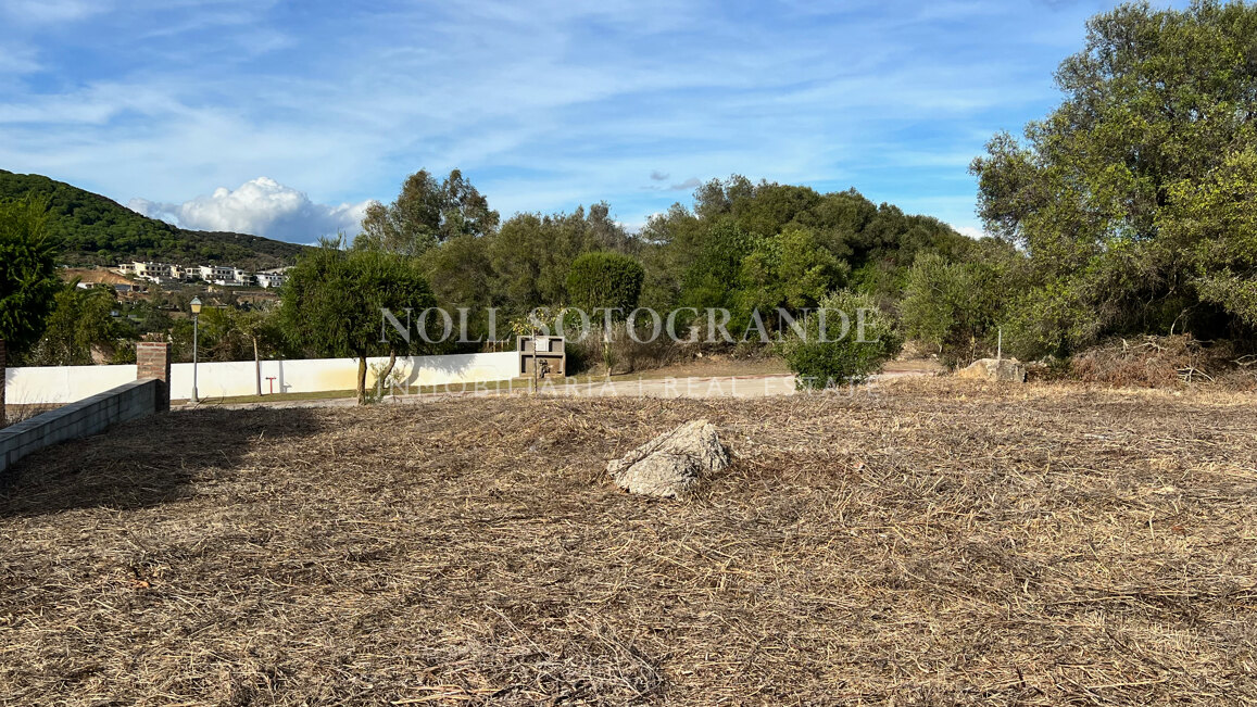 Building plot with sea views available for sale in La Reserva