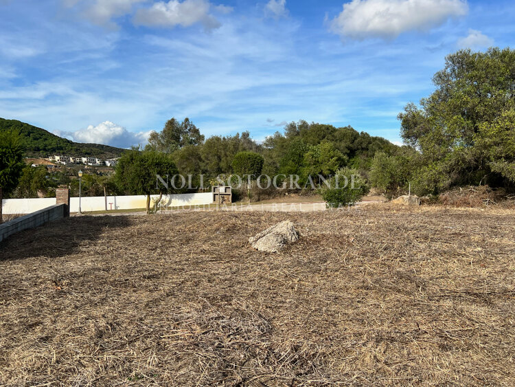 Building plot with sea views available for sale in La Reserva