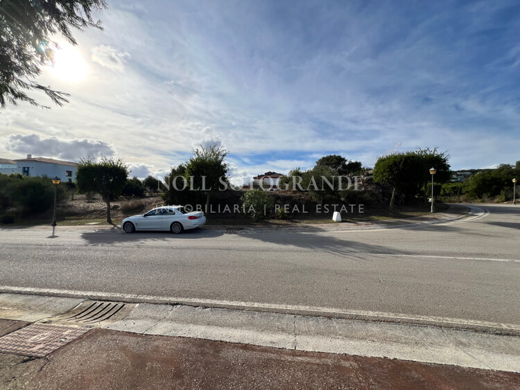 Building plot with sea views available for sale in La Reserva