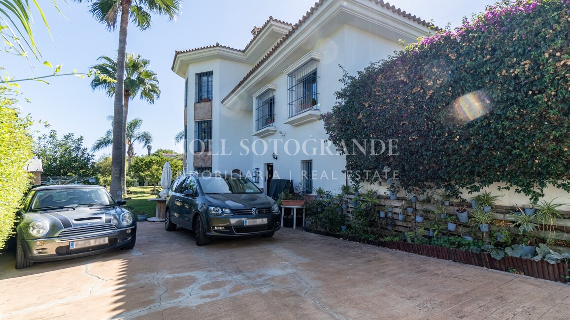 Sotogrande Costa - Casa familiar con piscina y terrazas – 6 dormitorios