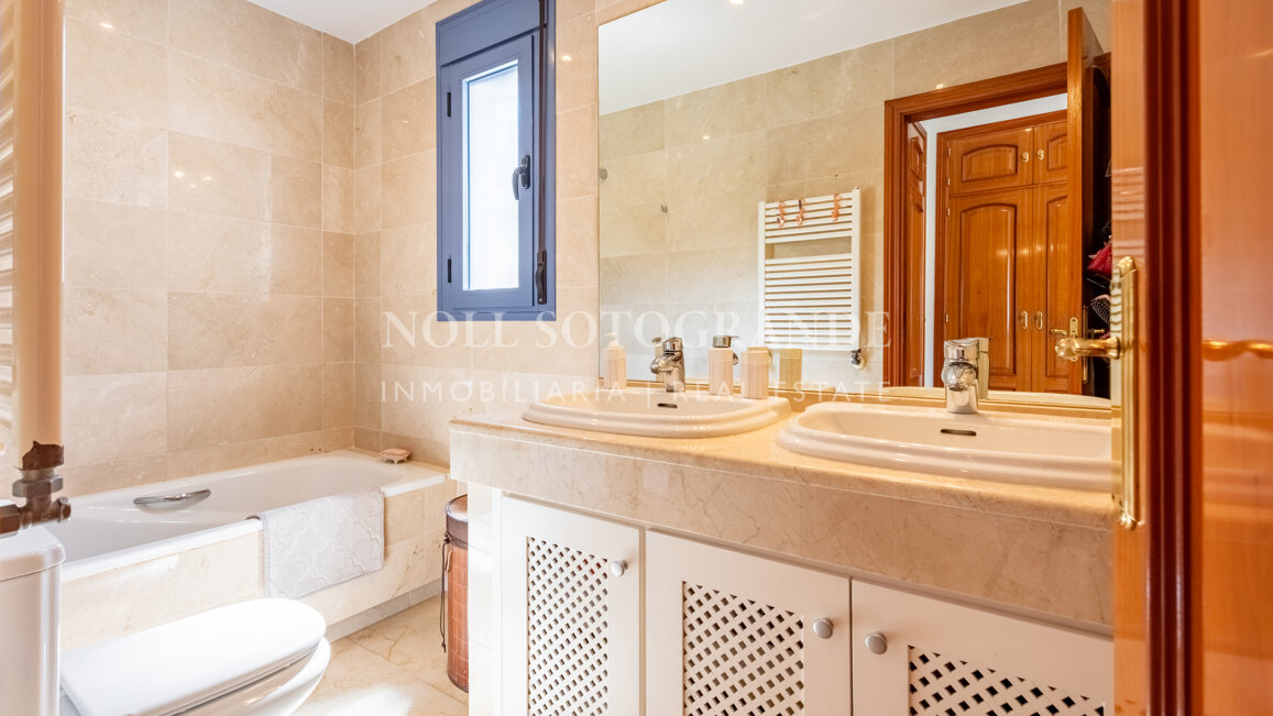 Sotogrande Costa - Casa familiar con piscina y terrazas – 6 dormitorios