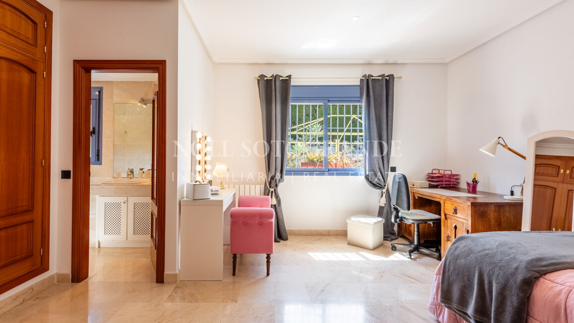 Sotogrande Costa - Casa familiar con piscina y terrazas – 6 dormitorios