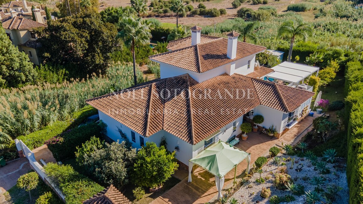 Sotogrande Costa - Casa familiar con piscina y terrazas – 6 dormitorios