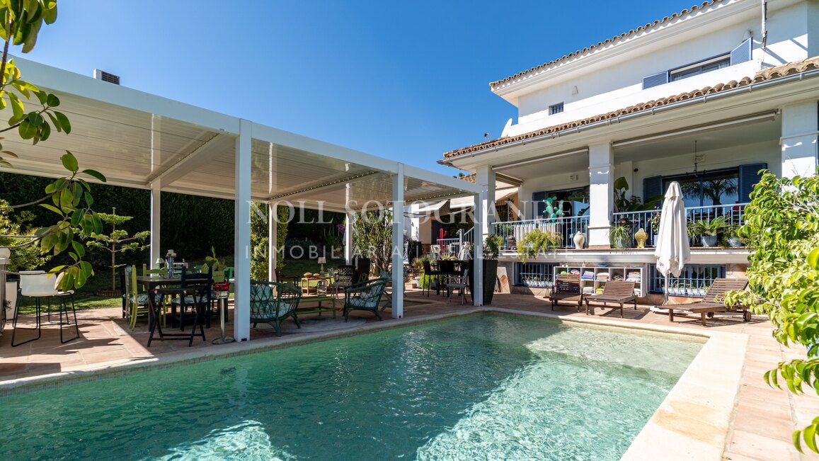 Sotogrande Costa - Casa familiar con piscina y terrazas – 6 dormitorios