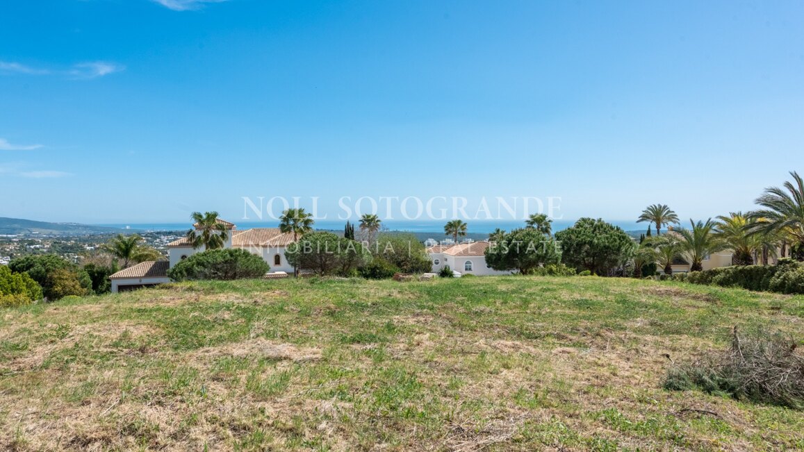 Erstklassiges Baugrundstück mit Meerblick in Sotogrande Alto (Zona G).