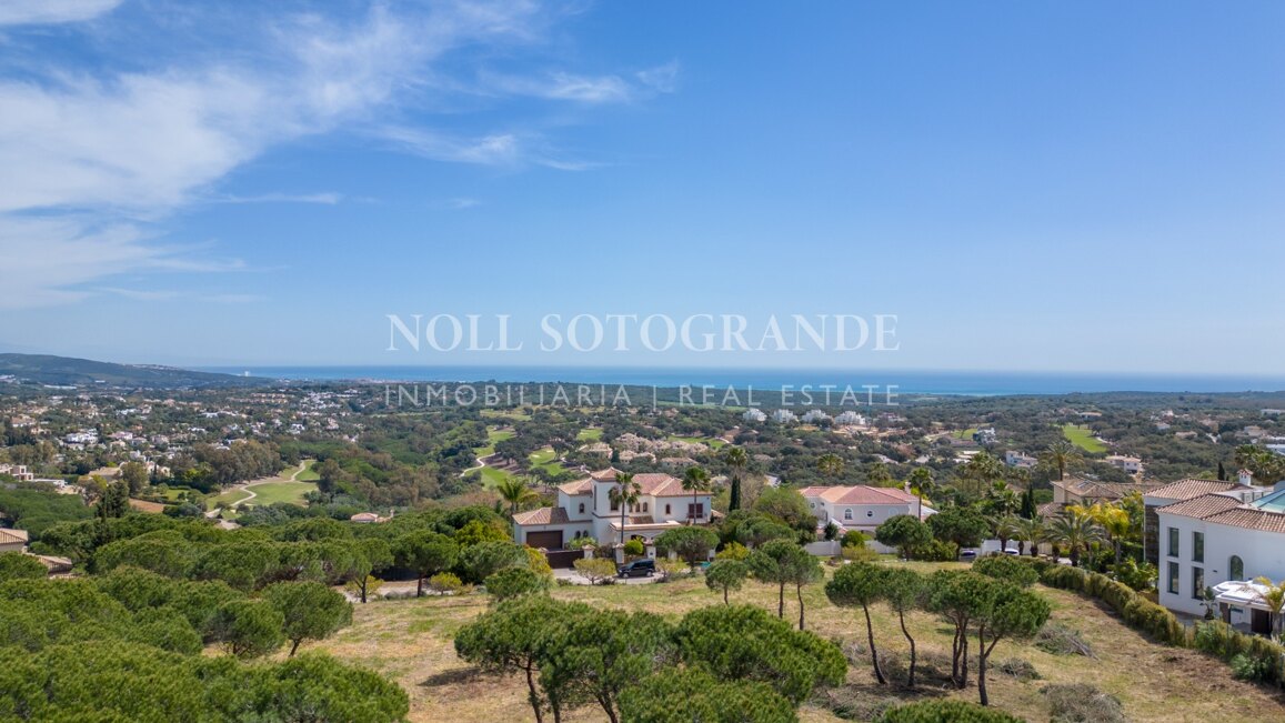 Erstklassiges Baugrundstück mit Meerblick in Sotogrande Alto (Zona G).