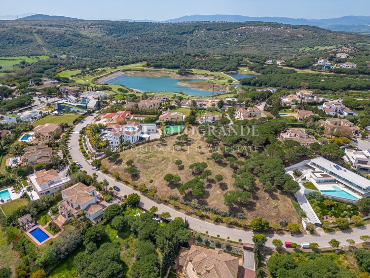 Erstklassiges Baugrundstück mit Meerblick in Sotogrande Alto (Zona G).
