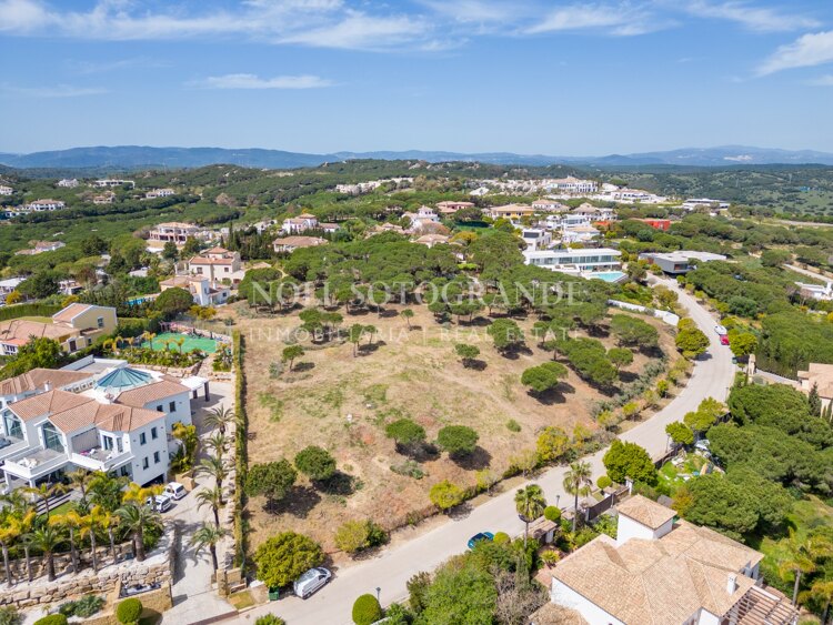 Erstklassiges Baugrundstück mit Meerblick in Sotogrande Alto (Zona G).