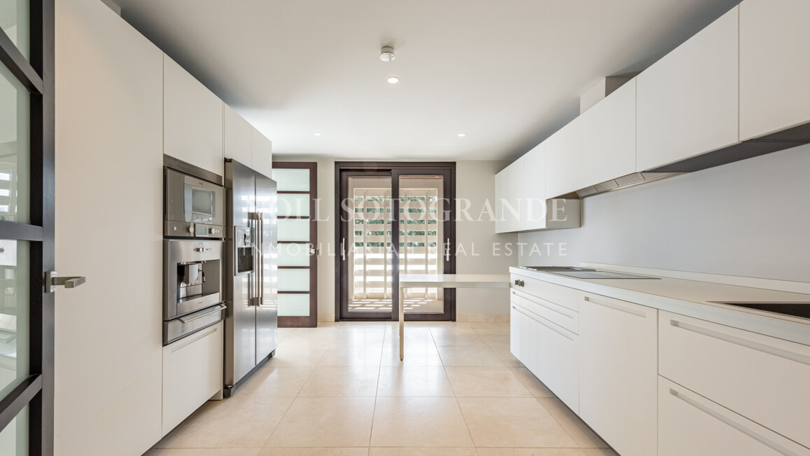 Spacious luxury Penthouse for sale Hacienda Valderrama