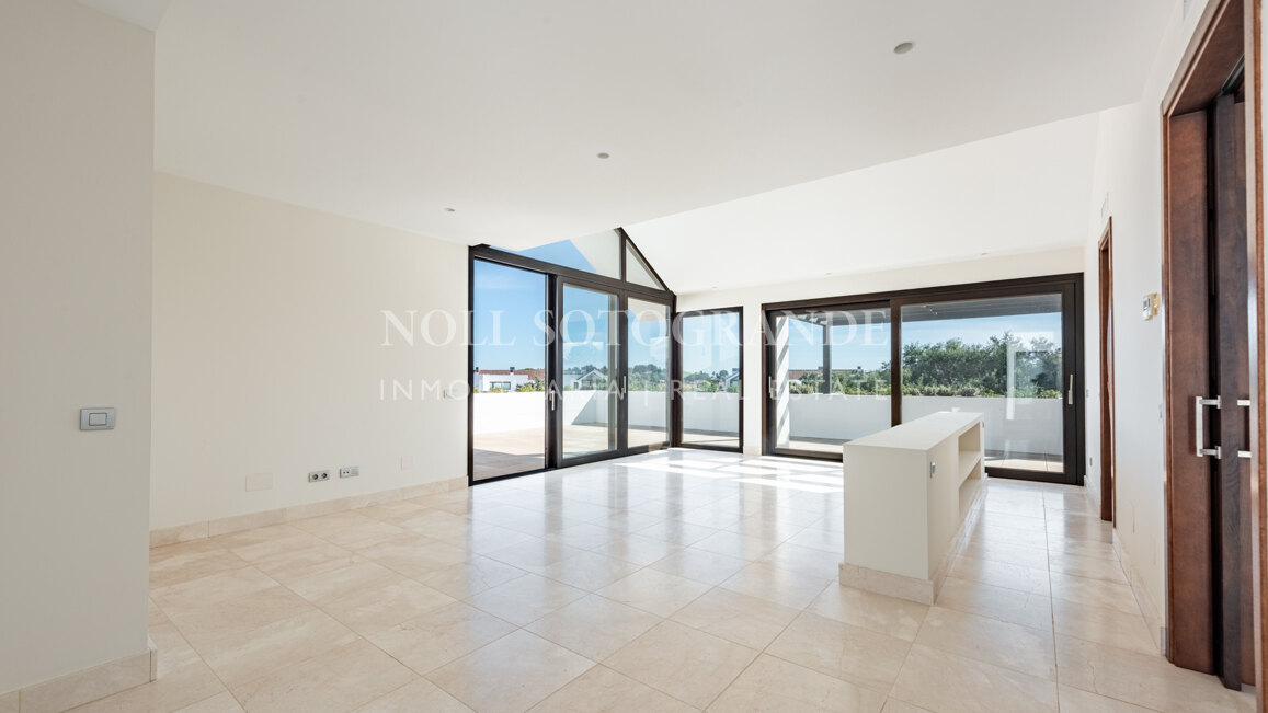 Spacious luxury Penthouse for sale Hacienda Valderrama