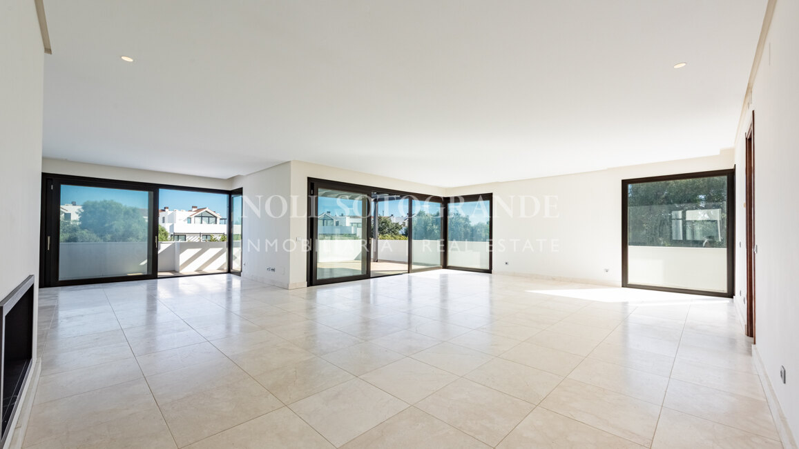 Spacious luxury Penthouse for sale Hacienda Valderrama