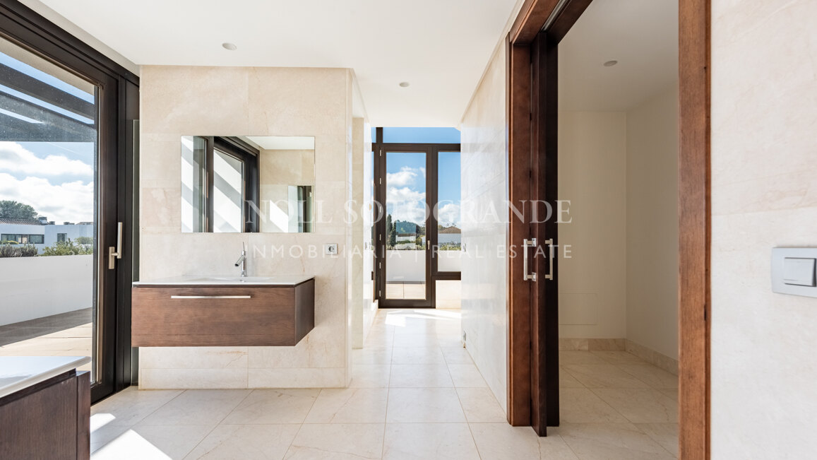 Spacious luxury Penthouse for sale Hacienda Valderrama