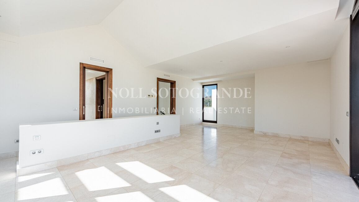 Spacious luxury Penthouse for sale Hacienda Valderrama
