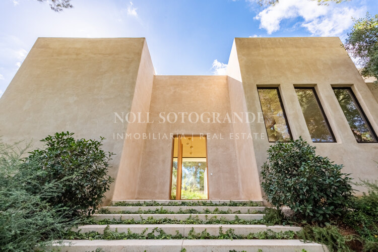 Exklusive Villa in Sotogrande Costa mit Pool zur saisonalen Vermietung verfügbar