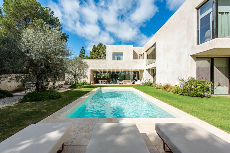 Exklusive Villa in Sotogrande Costa mit Pool zur saisonalen Vermietung verfügbar