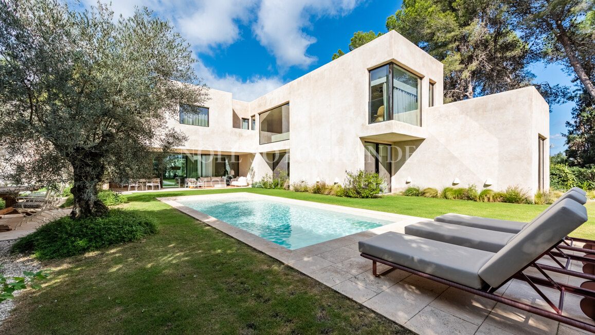 Exklusive Villa in Sotogrande Costa mit Pool zur saisonalen Vermietung verfügbar