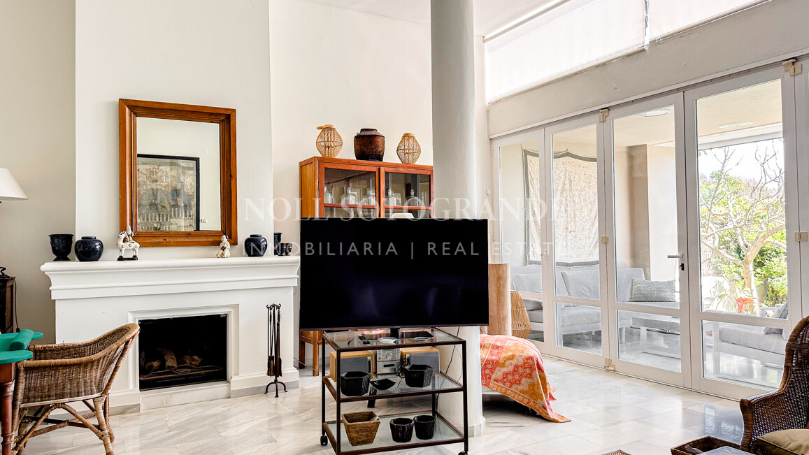 Seltene Eleganz direkt am Strand in Sotograndes legendärem „Lacasitos”