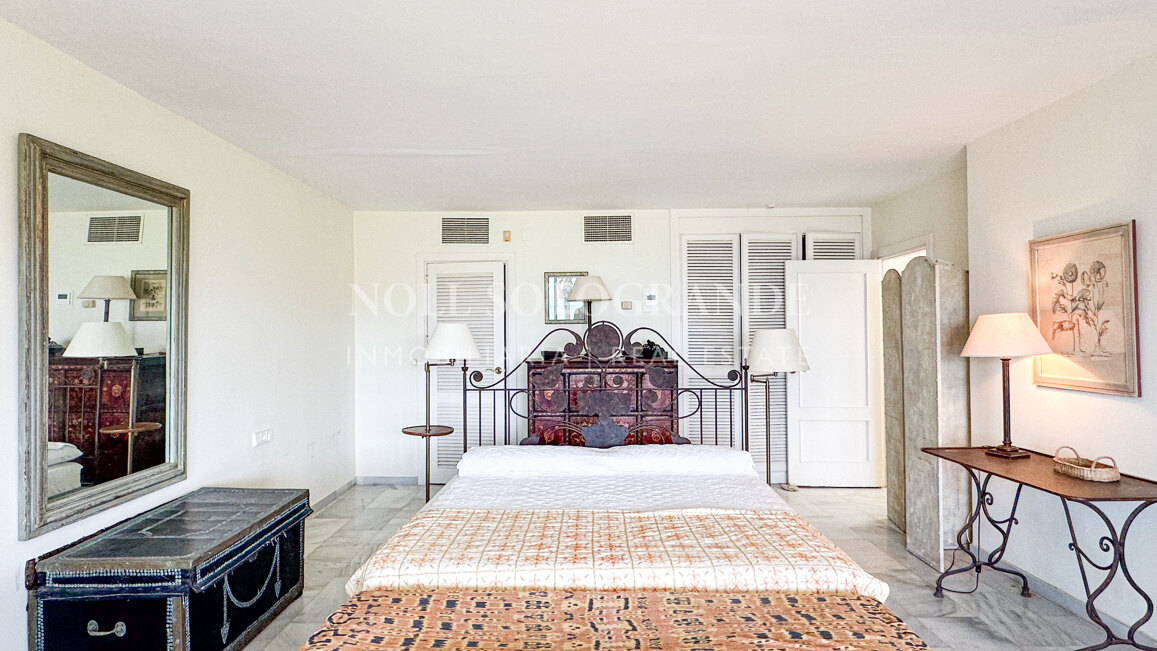 Seltene Eleganz direkt am Strand in Sotograndes legendärem „Lacasitos”