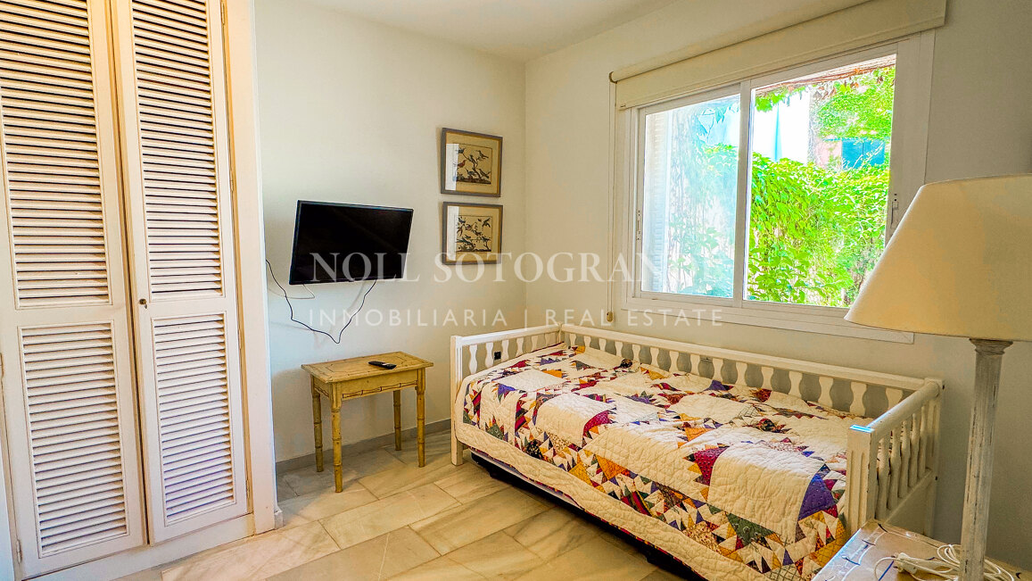 Seltene Eleganz direkt am Strand in Sotograndes legendärem „Lacasitos”