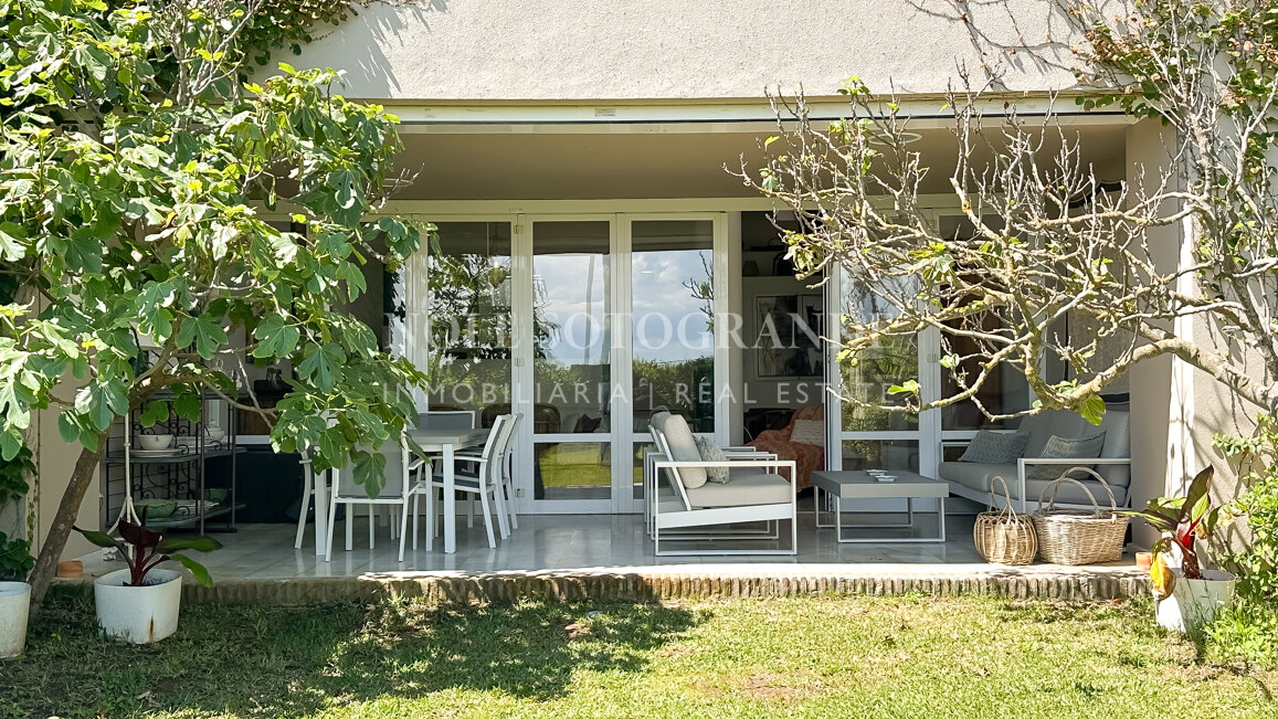 Seltene Eleganz direkt am Strand in Sotograndes legendärem „Lacasitos”