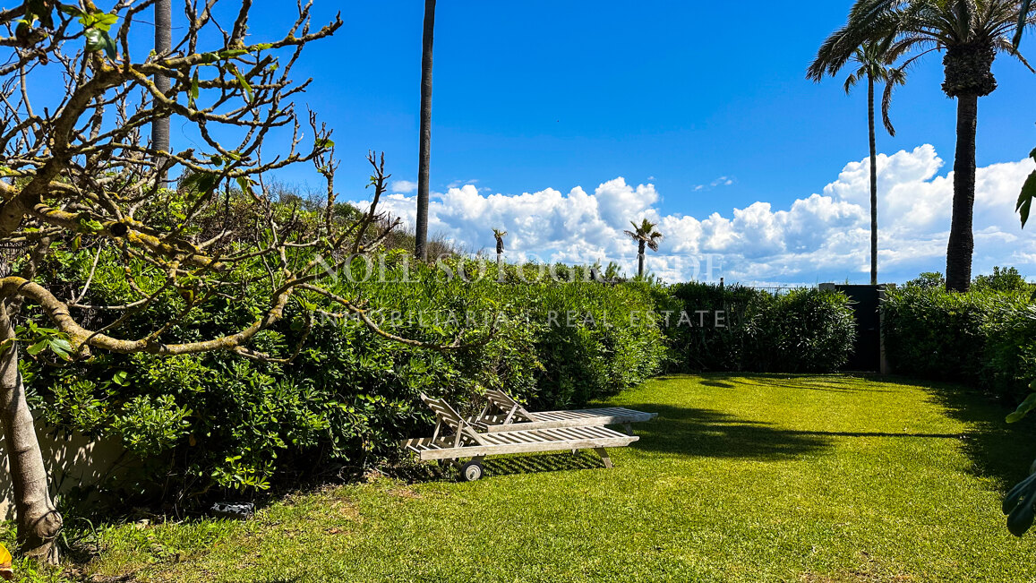 Seltene Eleganz direkt am Strand in Sotograndes legendärem „Lacasitos”