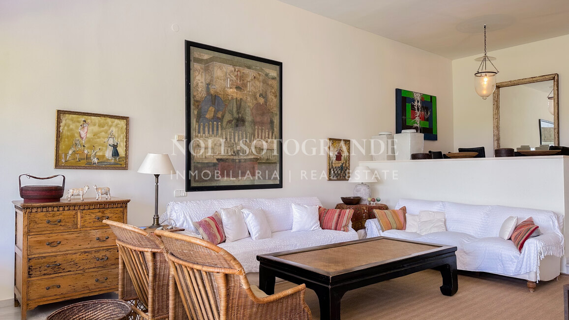 Seltene Eleganz direkt am Strand in Sotograndes legendärem „Lacasitos”